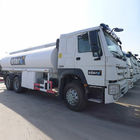 Beyaz HOWO 20000L 6 × 4 Yağ Tankeri Kamyon Dizel Yakıt Tipi Manuel Şanzıman