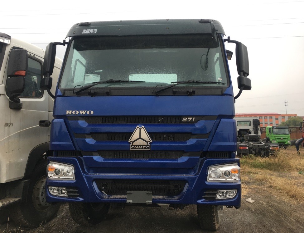 Mavi HOWO Traktör Kafası Kamyon / 6x4 Traktör Üniteleri 6900 * 2550 * 3400mm ZZ4257V3241W