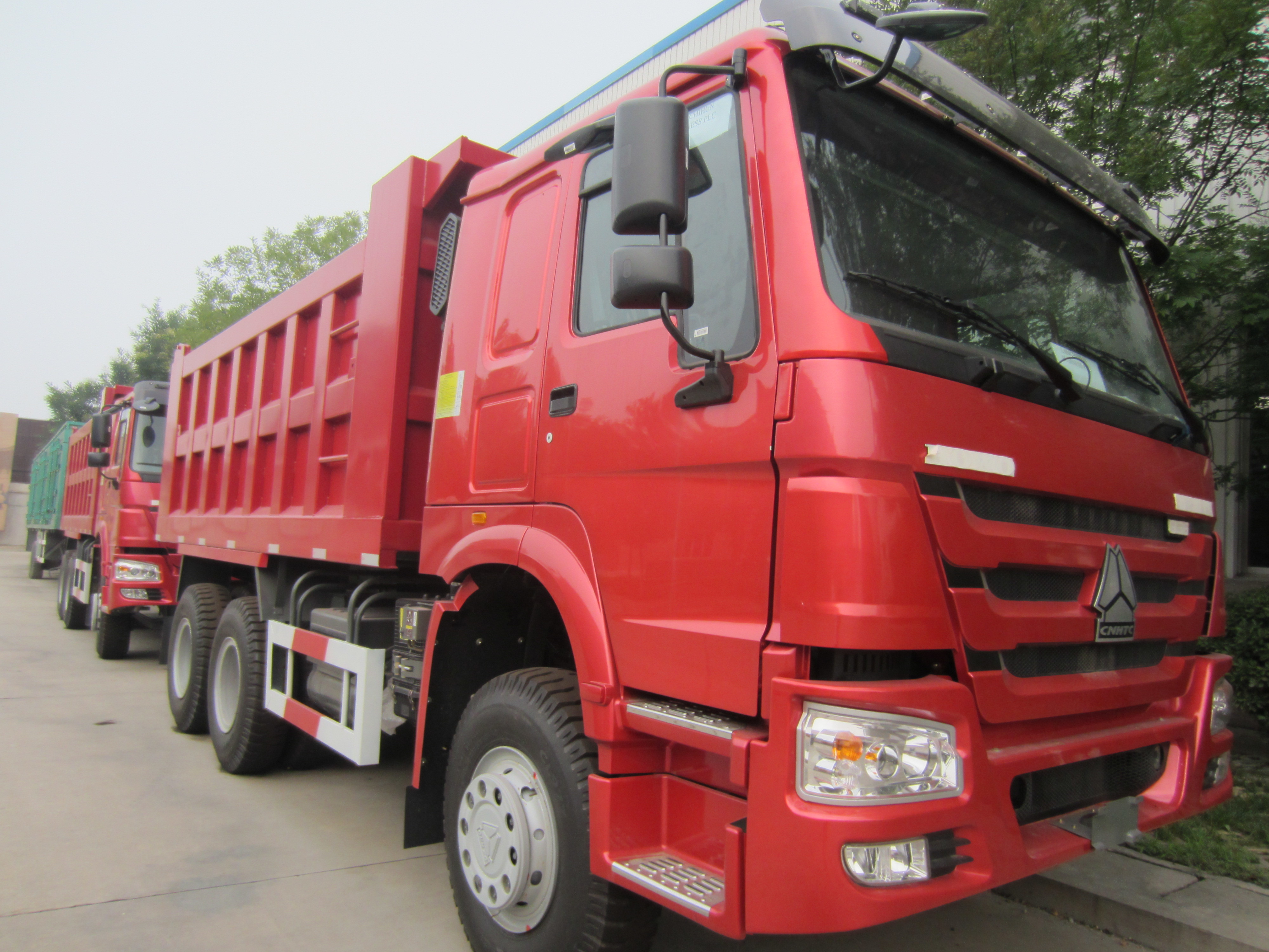 Kırmızı renk HOWO 371/336/290 / 266HP 6x4 10 tekerlekli damperli kamyon / Damperli / Damperli Kamyon