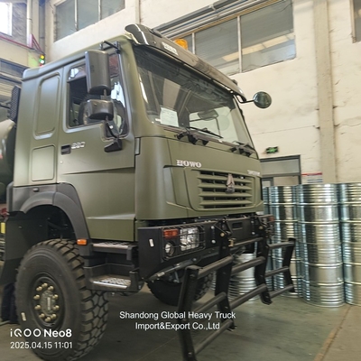 Petrol Taşımacılığı Yakıt Tankı HOWO Düşük Fiyatlı Tanker Kamyon HOWO 4X4 Yakıt Tankı Kamyon