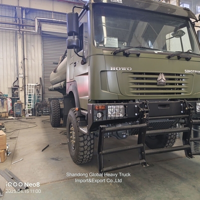 Petrol Taşımacılığı Yakıt Tankı HOWO Düşük Fiyatlı Tanker Kamyon HOWO 4X4 Yakıt Tankı Kamyon