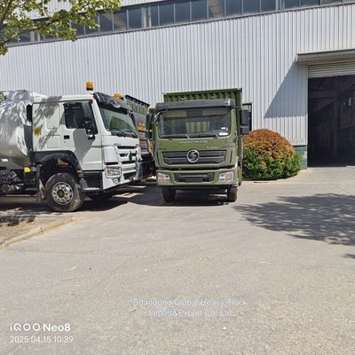 Sinotruk HOWO 4×2 Sürüş Kargo Kamyonu 210 hp motorlu ve Alüminyum Alaşımlı Dalgalanmış Plak Kutu Kamyonu