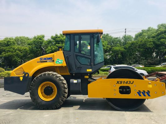 Resmi Kompaktör Çin 14 ton ağır kendi kendine hareket eden titreşimli rulo Xs143j Cezayir'de