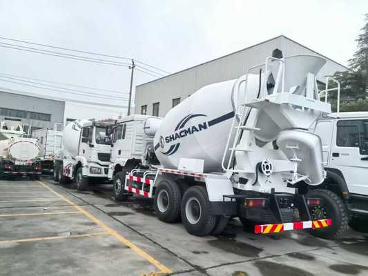 Sinotruk HOWO 8x4 Sürüş Türü 12cbm Kapasite 300hp Maksimum At Gücü Beton Karıştırıcı Kamyon