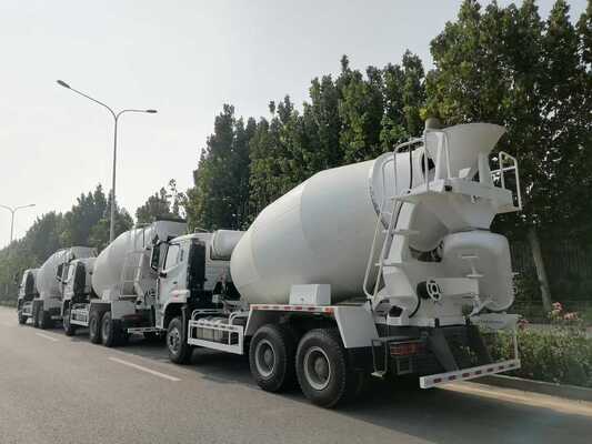 HOWO CNG Beton Karıştırma Kamyonu 6-10 m3 Davul Kapasitesi ve 6×4 Sürüş Modu ile CNG 336-371 HP Motoru ile