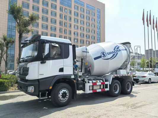 HOWO CNG Beton Karıştırma Kamyonu 6-10 m3 Davul Kapasitesi ve 6×4 Sürüş Modu ile CNG 336-371 HP Motoru ile