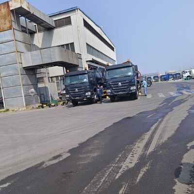 HOWO 15CBM Vakumlu Kanalizasyon Emme Kamyonu, 6 * 4 Tahrik Tekerleği ve Septik Tank Temizliği için Hidrolik Devrilme Deşarjı