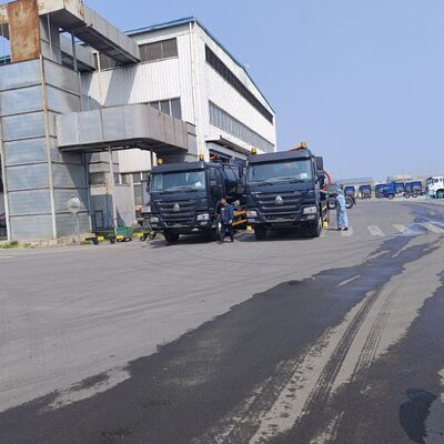 HOWO 15CBM Vakumlu Kanalizasyon Emme Kamyonu, 266HP Motorlu ve Septik Tank Temizliği için 6 × 4 Tahrikli