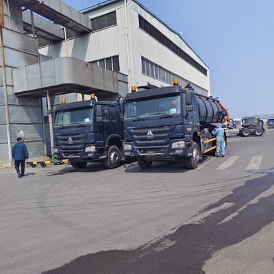 HOWO 15CBM, Septik Tank Temizliği için 6×4 Sürücü Tipi ve Hidrolik Çökme Sertifikasıyla Vakumlu Kanalizasyon Emik Kamyonu