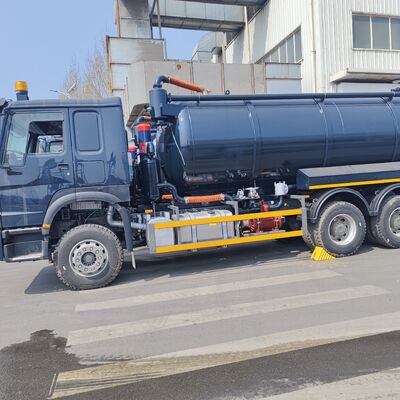 HOWO 15CBM Vakumlu Kanalizasyon Emme Kamyonu, 6 * 4 Tahrik Tekerleği ve Septik Tank Temizliği için Hidrolik Devrilme Deşarjı