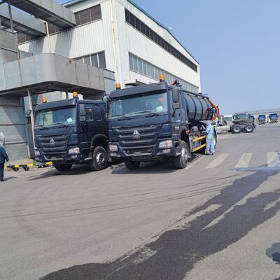 HOWO 15CBM, Septik Tank Temizliği için 6×4 Sürücü Tipi ve Hidrolik Çökme Sertifikasıyla Vakumlu Kanalizasyon Emik Kamyonu