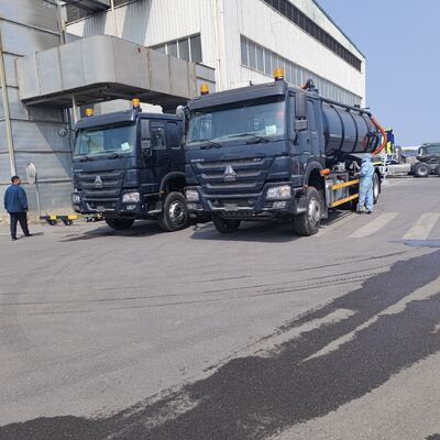 HOWO 15CBM Sanayi Atıkları Temizleme için 371 beygir gücü ve 6×4 tahrik tekerleği ile vakumlu kanalizasyon emici kamyonu