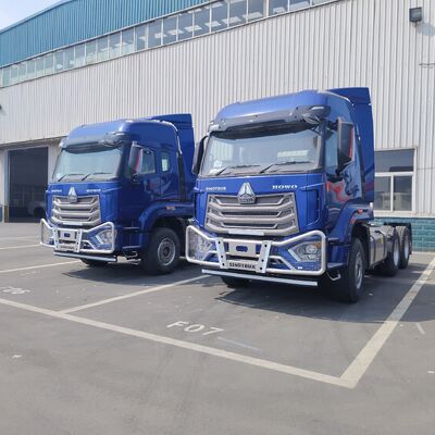 HOWO NX Madencilik ve uzun mesafeli kargo taşımacılığı için 6×4 sürücü tekerlekli ağır kullanımlı dizel motorlu ve yüksek çatılı yatak kabinli traktör kamyonu