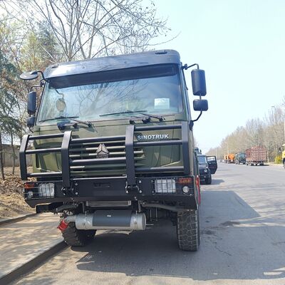 Ağır Hizmet Yakıt Taşımacılığı için 371HP Motorlu HOWO 8 × 8 60000L Yakıt Tankı Kamyonu