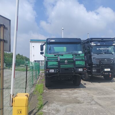 HOWO 6x4 Su Tankı Kamyonu, 20.000L Kapasite, 371HP Motor ve Yol Temizliği ve Toz Eliminasyonu için Karbon Çelik Tank