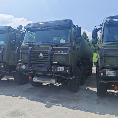 HOWO 8×8 50.000L yakıt tankı, 371HP motorlu ve ağır yük yakıt taşımacılığı için 8×8 dört tekerlekli tahrikli