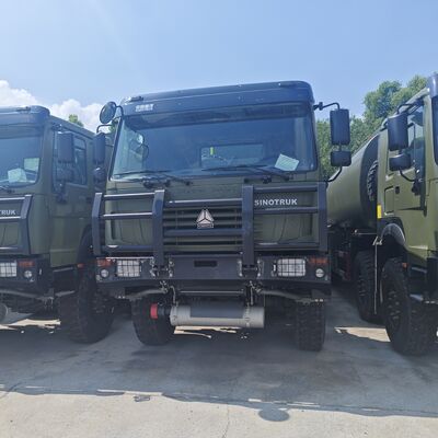 HOWO 8×8 371HP motorlu ve ağır yük yakıt taşımacılığı için 8×8 dört tekerlekten çekişli 45,000L yakıt tankı kamyonu