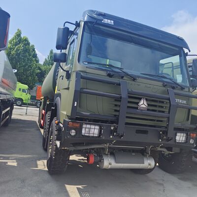 HOWO 8×8 371HP motorlu ve ağır yük yakıt taşımacılığı için 8×8 dört tekerlekten çekişli 45,000L yakıt tankı kamyonu