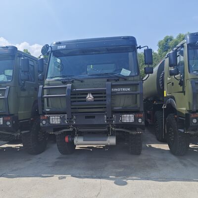 HOWO Ağır Güçlü Yakıt Taşımacılığı için 30000L Kapasite ve 371HP Motorlu 8×8 Yakıt Tank Kamyonu