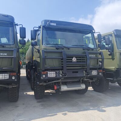 HOWO 8×8 40.000L yakıt tankı kamyonu, 371HP motorlu ve ağır yük yakıt taşımacılığı için 8×8 dört tekerlekten çekici