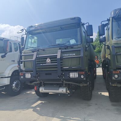 HOWO 8×8 40.000L yakıt tankı kamyonu, 371HP motorlu ve ağır yük yakıt taşımacılığı için 8×8 dört tekerlekten çekici