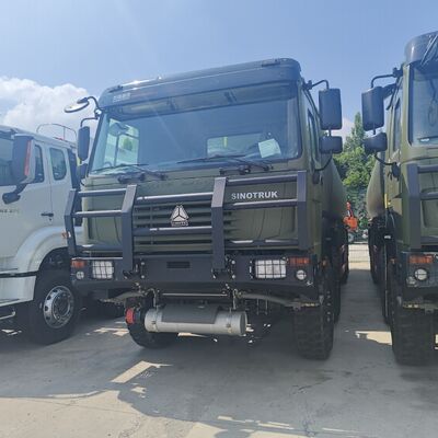 HOWO Ağır Güçlü Yakıt Taşımacılığı için 30000L Kapasite ve 371HP Motorlu 8×8 Yakıt Tank Kamyonu
