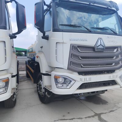 HOWO NX 6×4 CNG Yakıt Tankı Kamyonu, Dizel ve Benzin Taşımacılığı için 400HP Motorlu ve 20T Yüklü