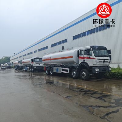 Beiben 8x8 35000L dizel yakıtlı bowser kamyonu Kongo madencilik alanları için ağır görev off road şasi ile