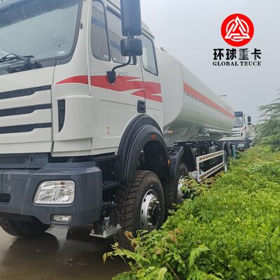 Beiben 8x8 35000L Yakıt Tankı Kamyonu Ağır Görevli Çapraz Diesel Tanker Kamyonu Kongo Madenciliği için