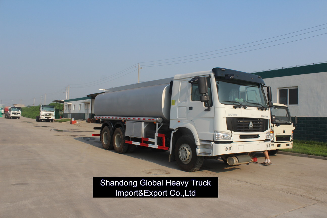 HOWO 4X2 Yakıt Kamyonu 8m3 8000 Litre Dizel Yağ Yakıt Tanker Kamyonu Satılık