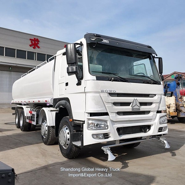 HOWO 8X4 Hafif püskürtme su tankı Kamyon Su tankı Bowser kamyon
