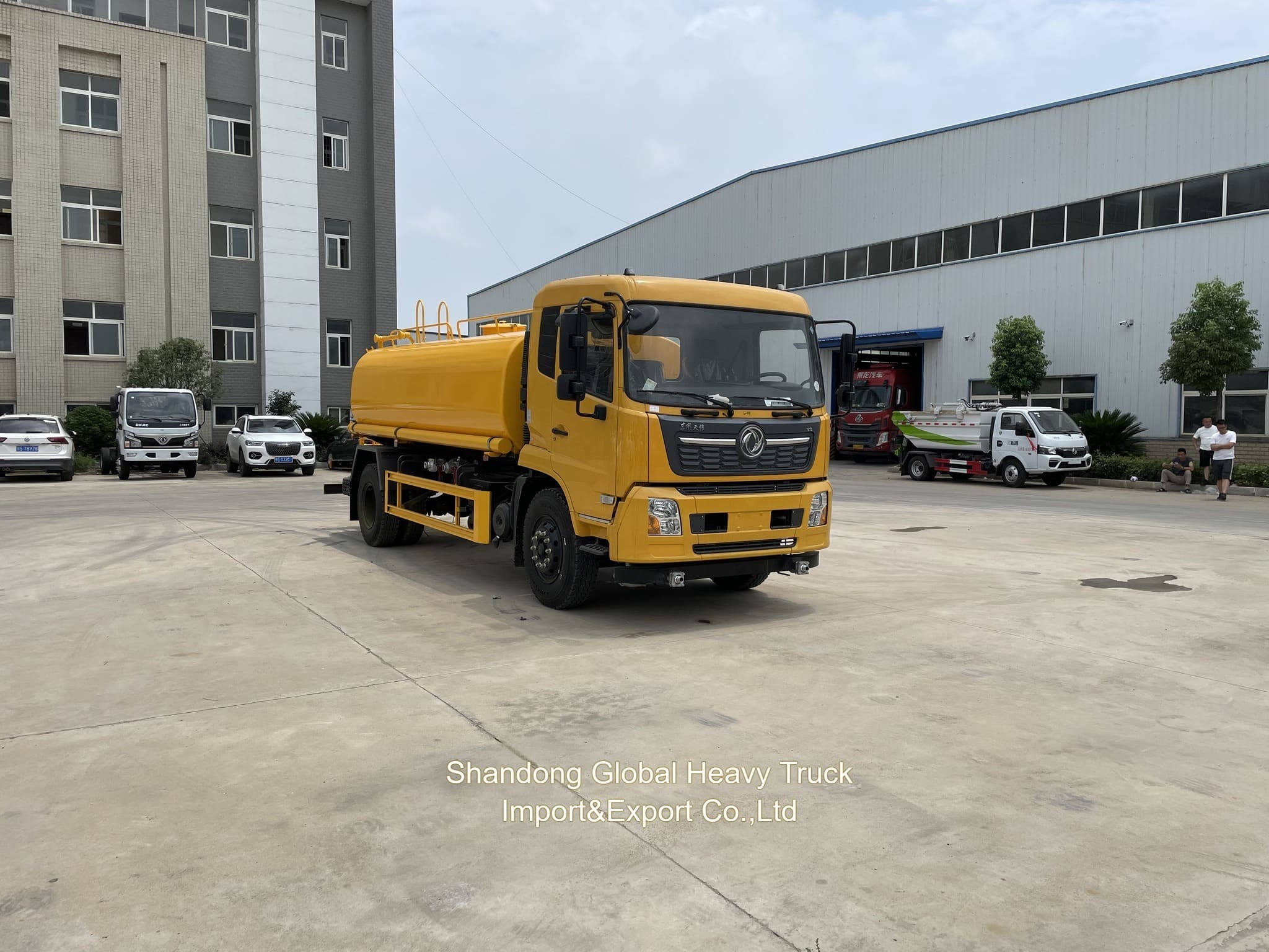 Çin Düşük Fiyatlı Ağır Güçlü 10/12 Tekerlekli Sızdırıcı Temizlik Aracı 20000/30000 litre