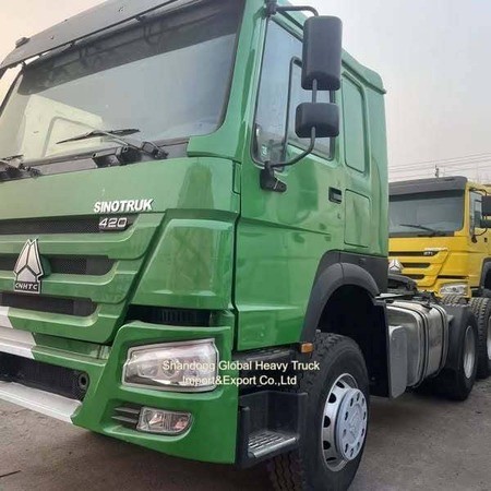 Ağır Hizmet Tipi Taşıma için 12.00R20 Lastikli 371HP ve 420HP Sinotruck HOWO A7 6X4 Çekici Kamyon