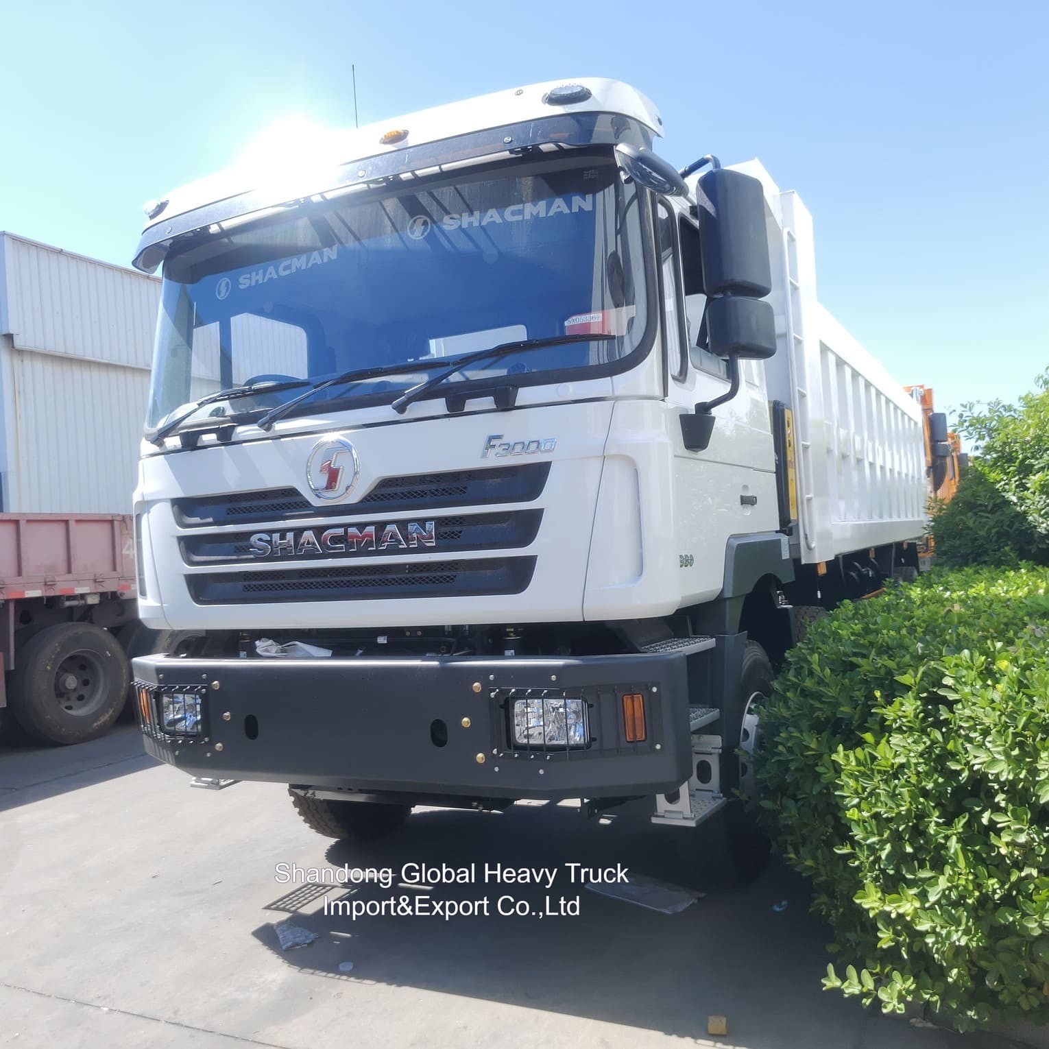 Shacman F3000 8x4 50 ton yük kapasitesi ve WEICHAI WP12/WP13 Motoru ile Ağır Dumper