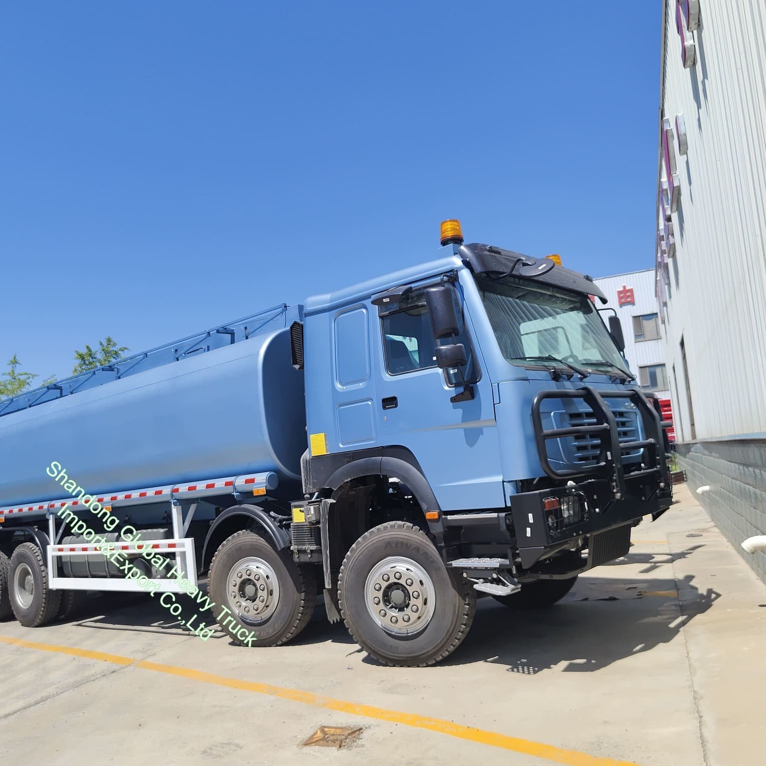 Yüksek Sinotruk 8*4 12 Tekerlekli LHD Rhd Dizel Yakıt Gaz Yağ Teslimi Kullanılmış Tank Tanker Tanker Kamyon