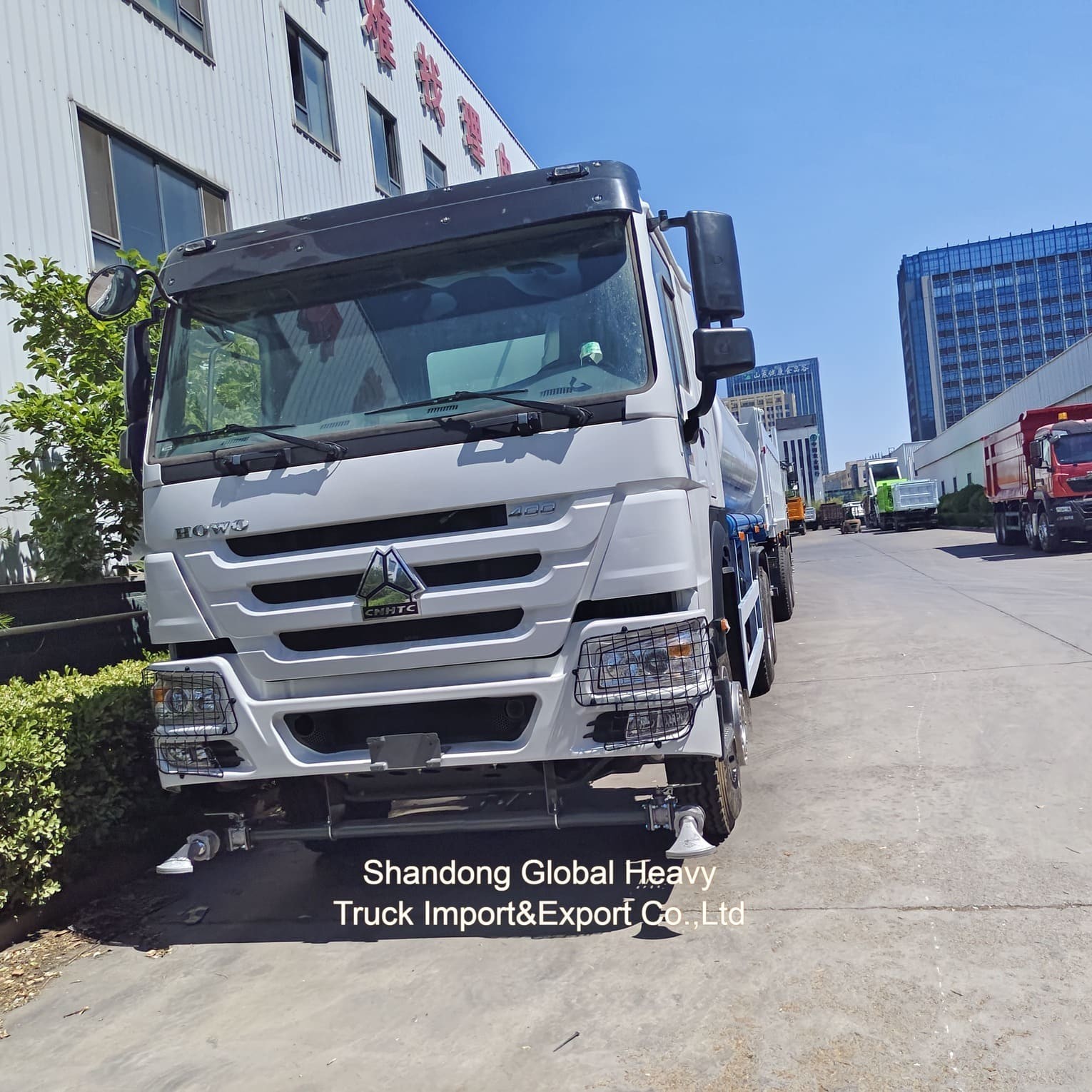 8000L Kapasite Su Tankörü Kamyon, Karbon Çelik Tankı ve Şehir Temizliği için Kendini Temizleyen Pompa