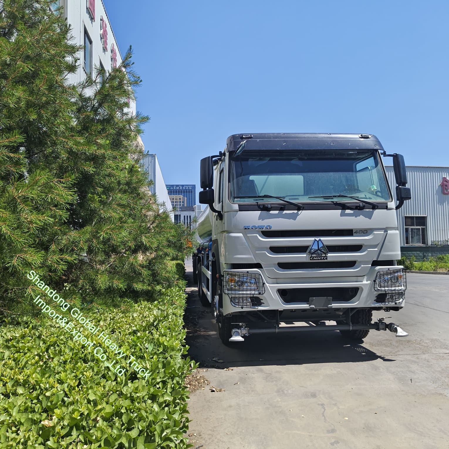 HOWO 6*4 400HP Yenilenmiş Su Tankı Kamyonu Sprinkler Kamyonu 6*4 Su Tankı