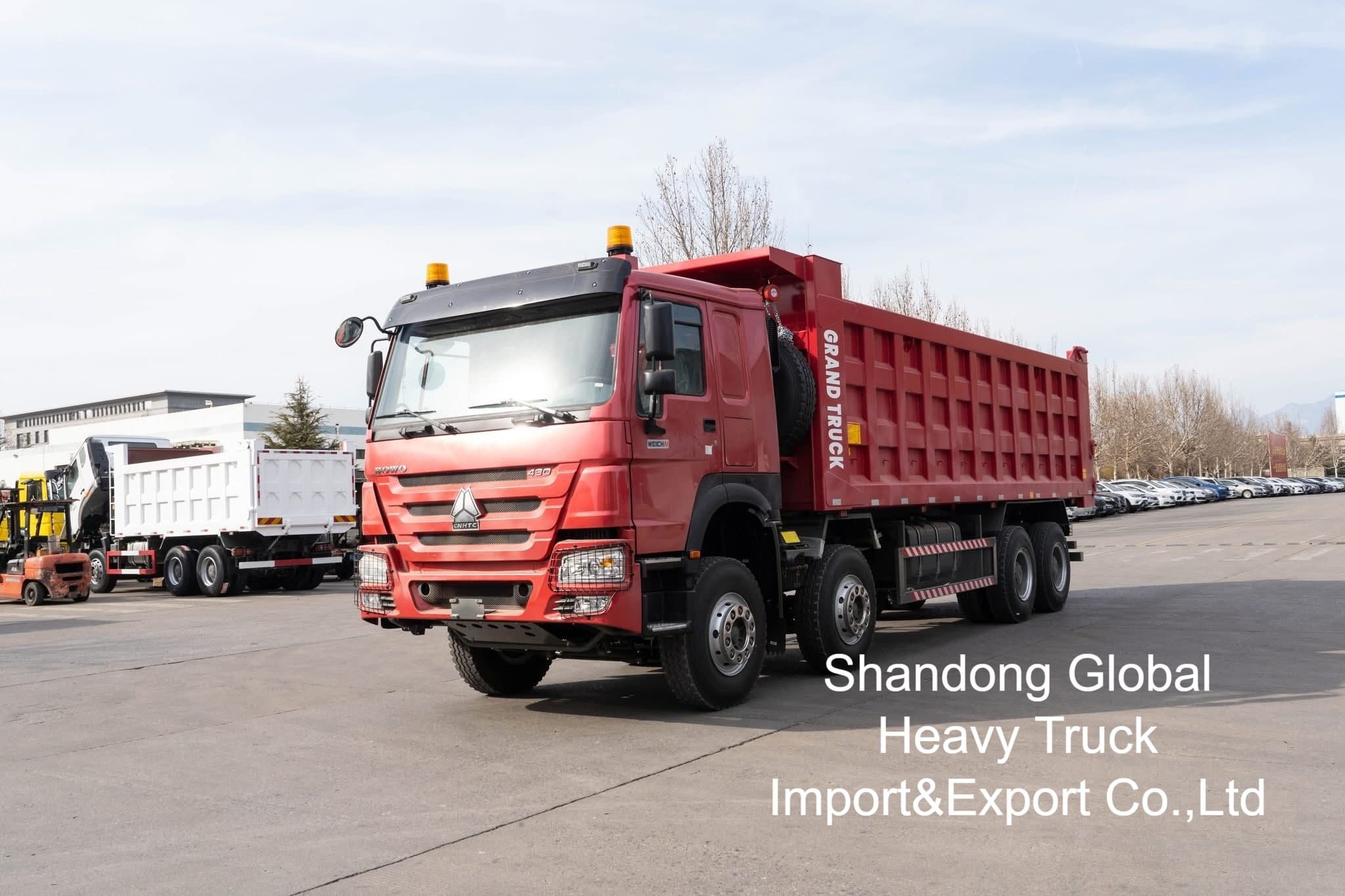Sinotruk HOWO 420HP motorlu ve ağır madencilik için güçlendirilmiş kargo gövdesine sahip 8×4 atık kamyonu