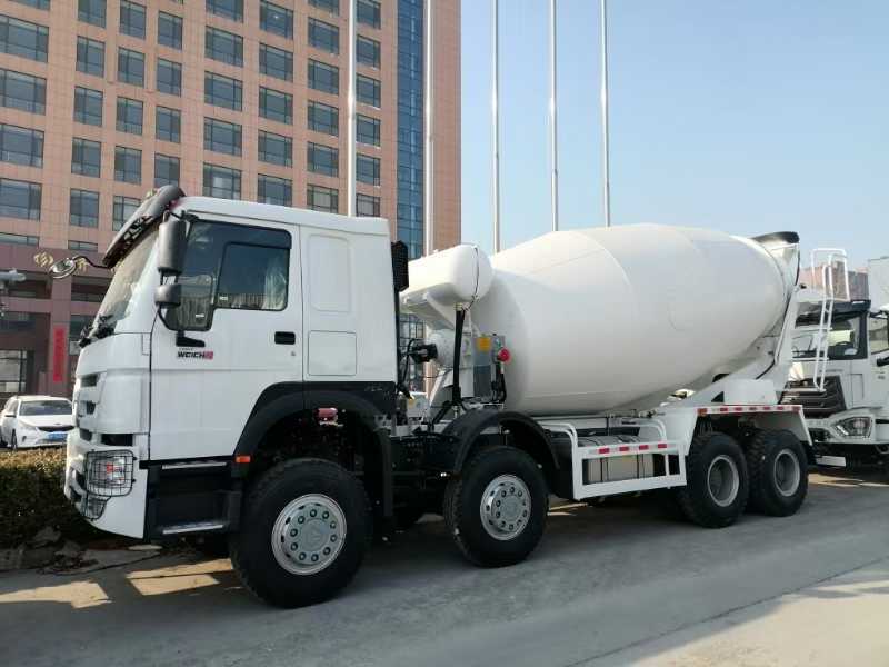 Yeniden Üretilmiş Sinotruk HOWO 20m3 Kapasiteli 380HP Ağır Hizmet Şasili Büyük Projeler için Beton Mikser Kamyonu