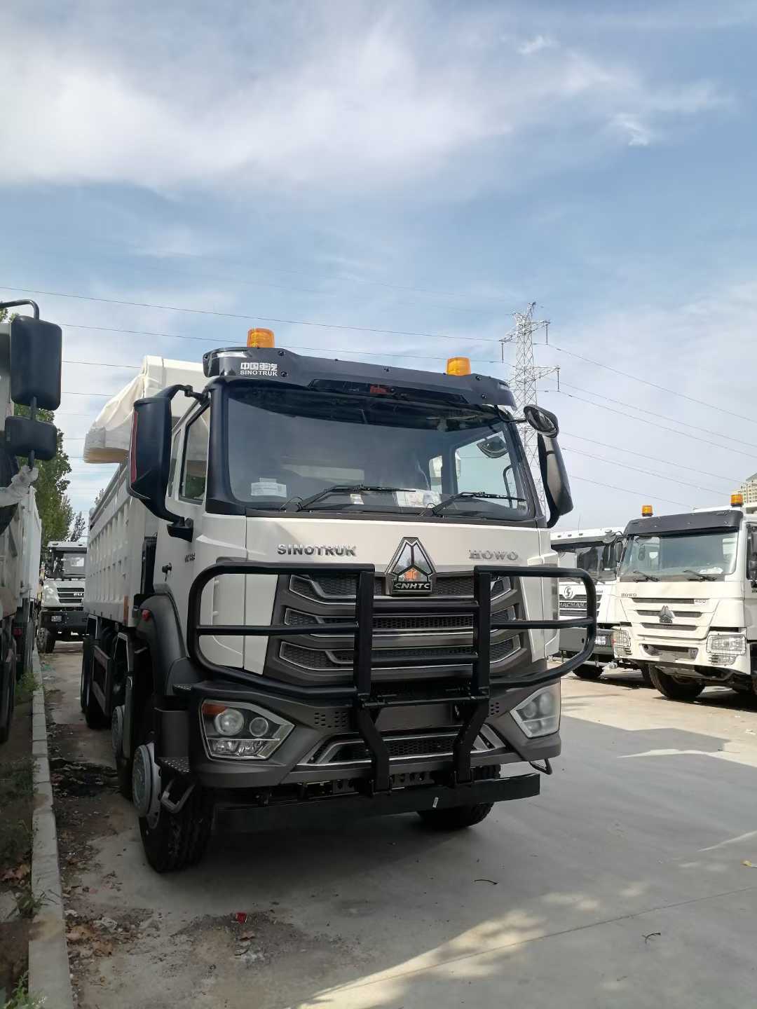 Sinotruk HOWO 420hp Euro II Dump Truck with 300L Fuel Tank and 6x4 Drive for Heavy Duty Transport