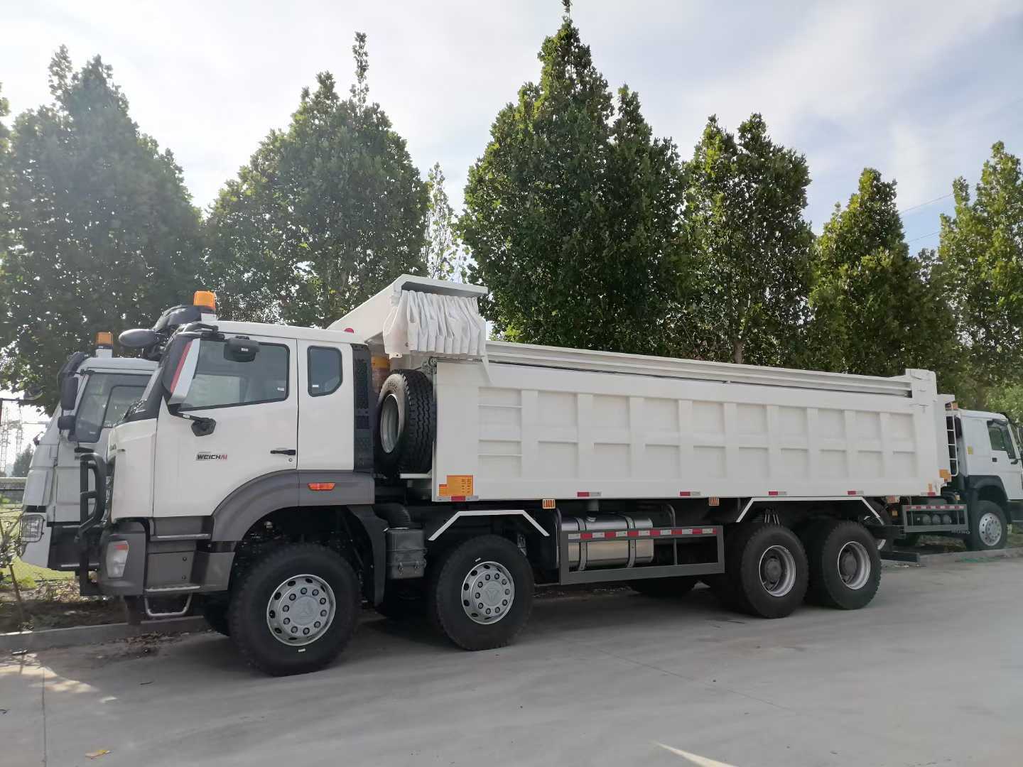 Sinotruk HOWO Nx Hohan 371HP 8x4 Tahrikli 40 ton Kapasiteli Ağır Hizmet Tipi Damperli Kamyon