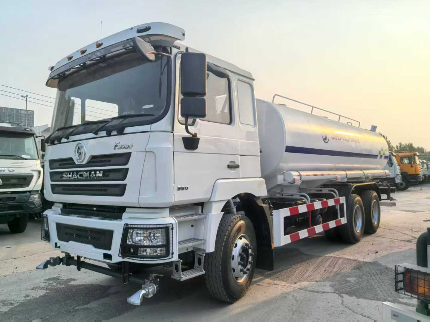 Fabrika Fiyatı Shacman 6X4 20000L Su Kamyonu 20 Ton Su Tankı Kamyonu Paslanmaz Çelik Su Taşıma Kamyonu Satılık