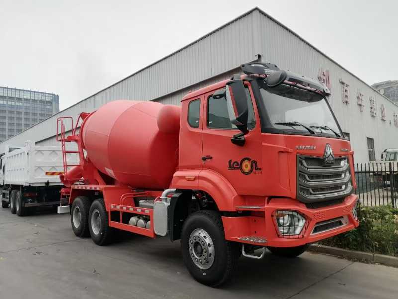 İnşaat projeleri için yenilenmiş Sinotruk HOWO Beton Karıştırma Kamyonu 371HP 12-16 CBM Kapasitesi