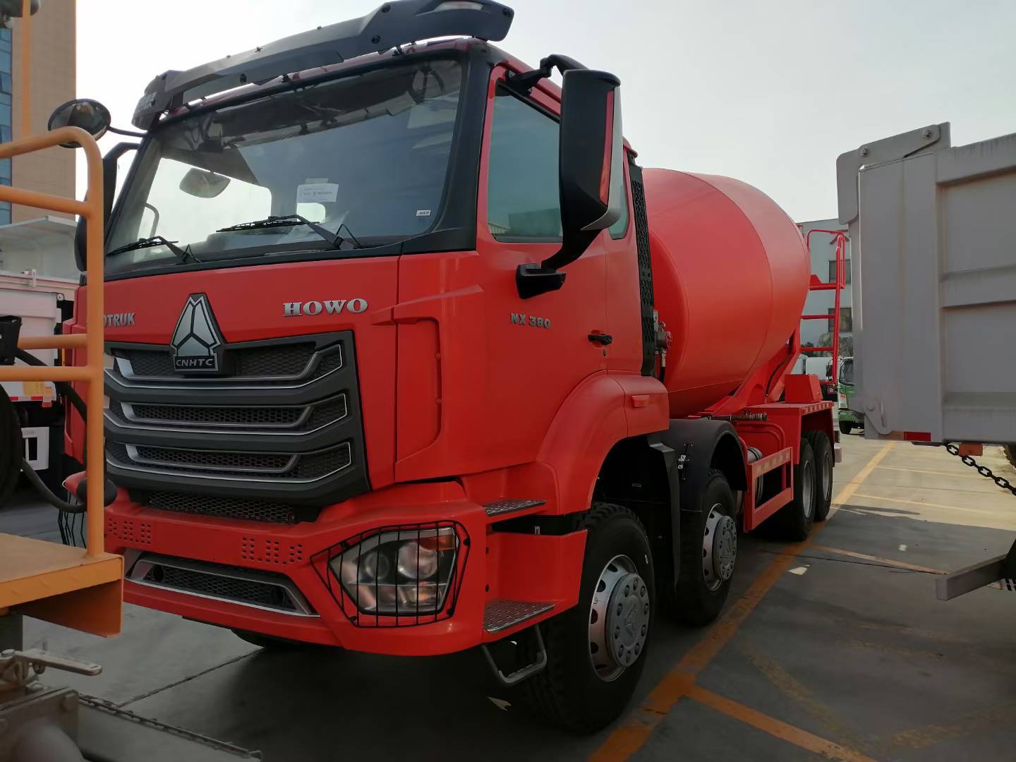 Sinotruk HOWO Beton Mikser Kamyonu 6-18 m³ Kapasite, Dizel Motor ve Aşınmaya Dayanıklı Tambur
