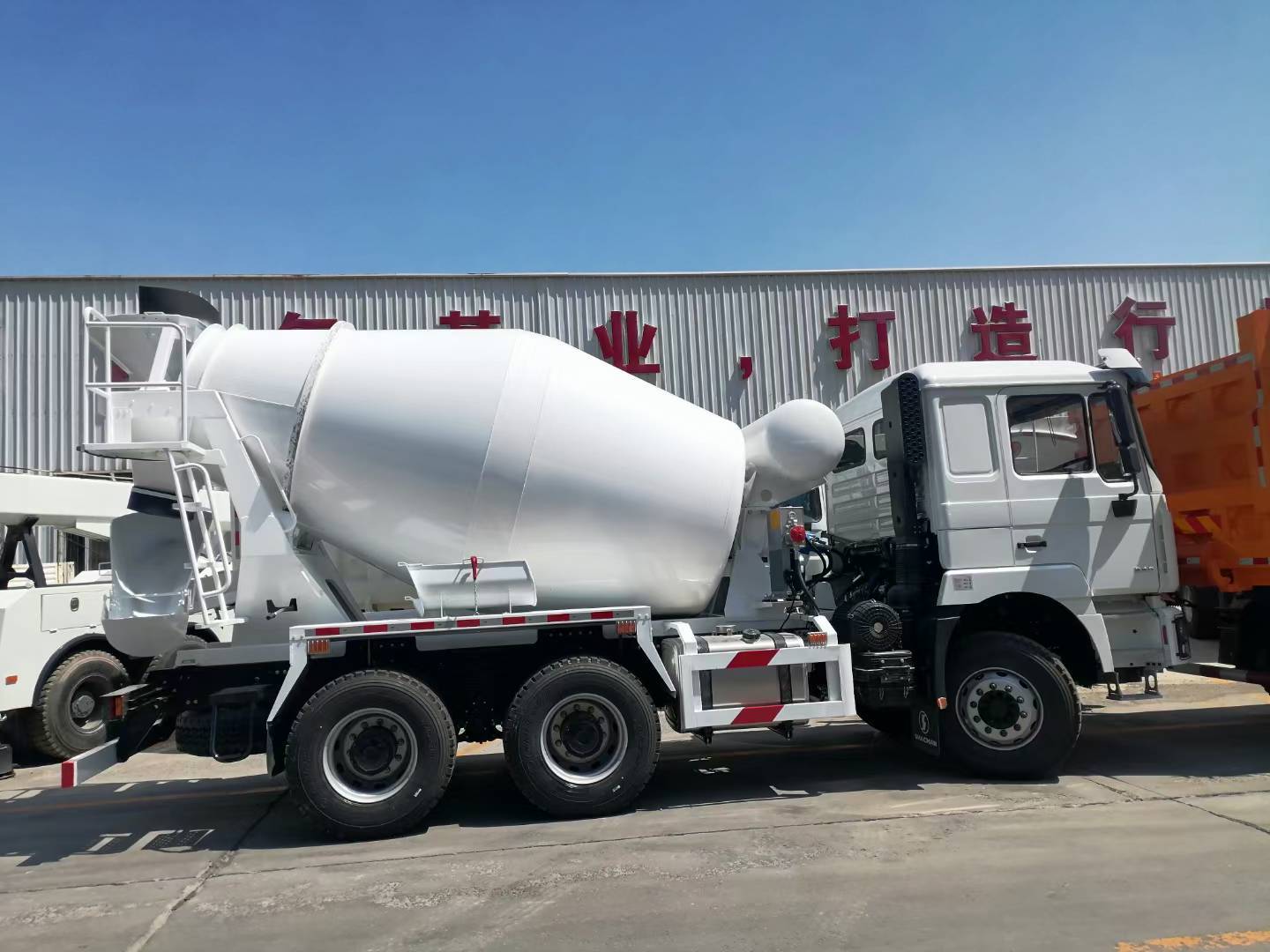 Kullanılmış HOWO 6X4 Beton Karıştırma Kamyonu 12m3 Kapasite, 30T Faydalı Yük ve 300-400hp Maksimum At Gücü