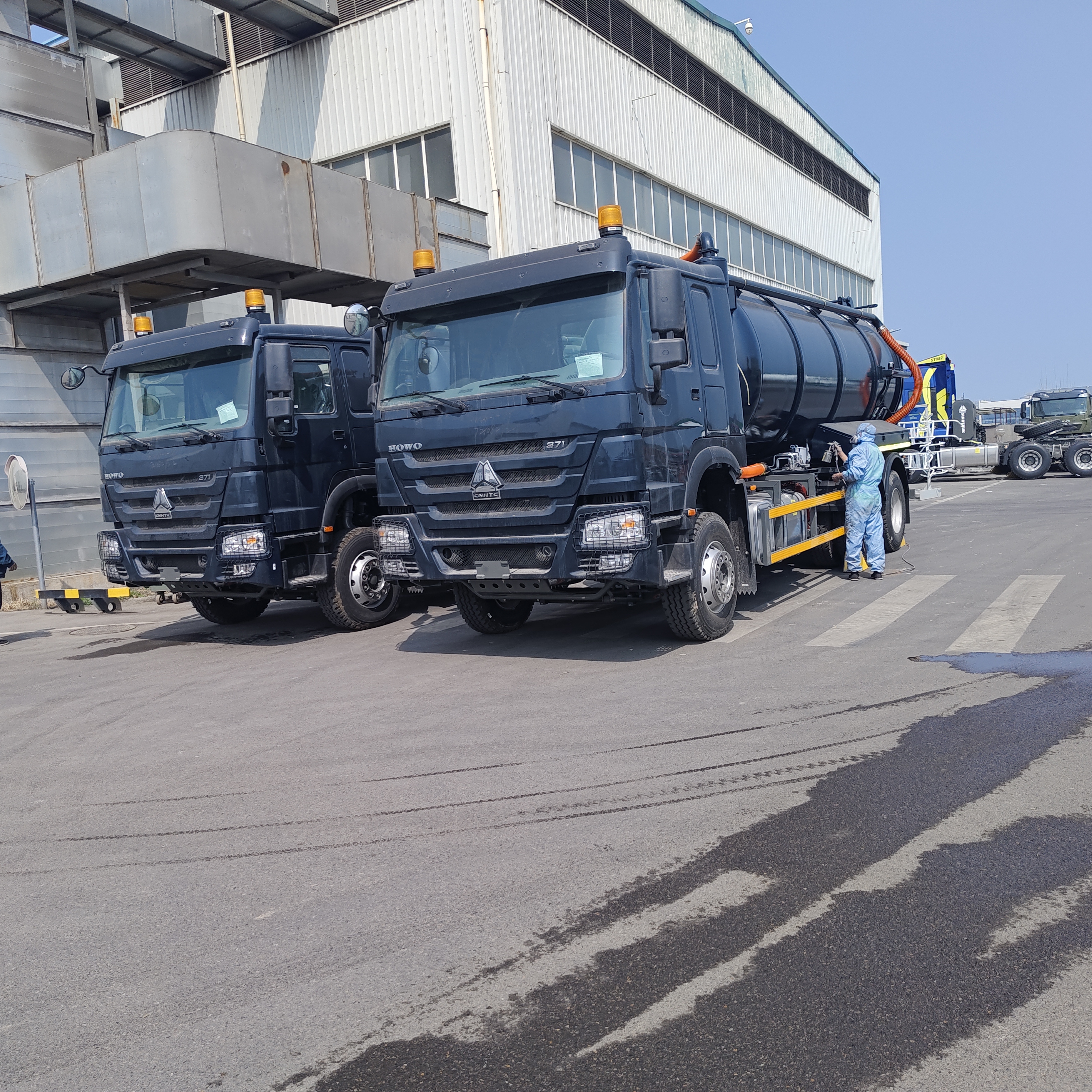 HOWO 15CBM, Septik Tank Temizliği için 6×4 Sürücü Tipi ve Hidrolik Çökme Sertifikasıyla Vakumlu Kanalizasyon Emik Kamyonu