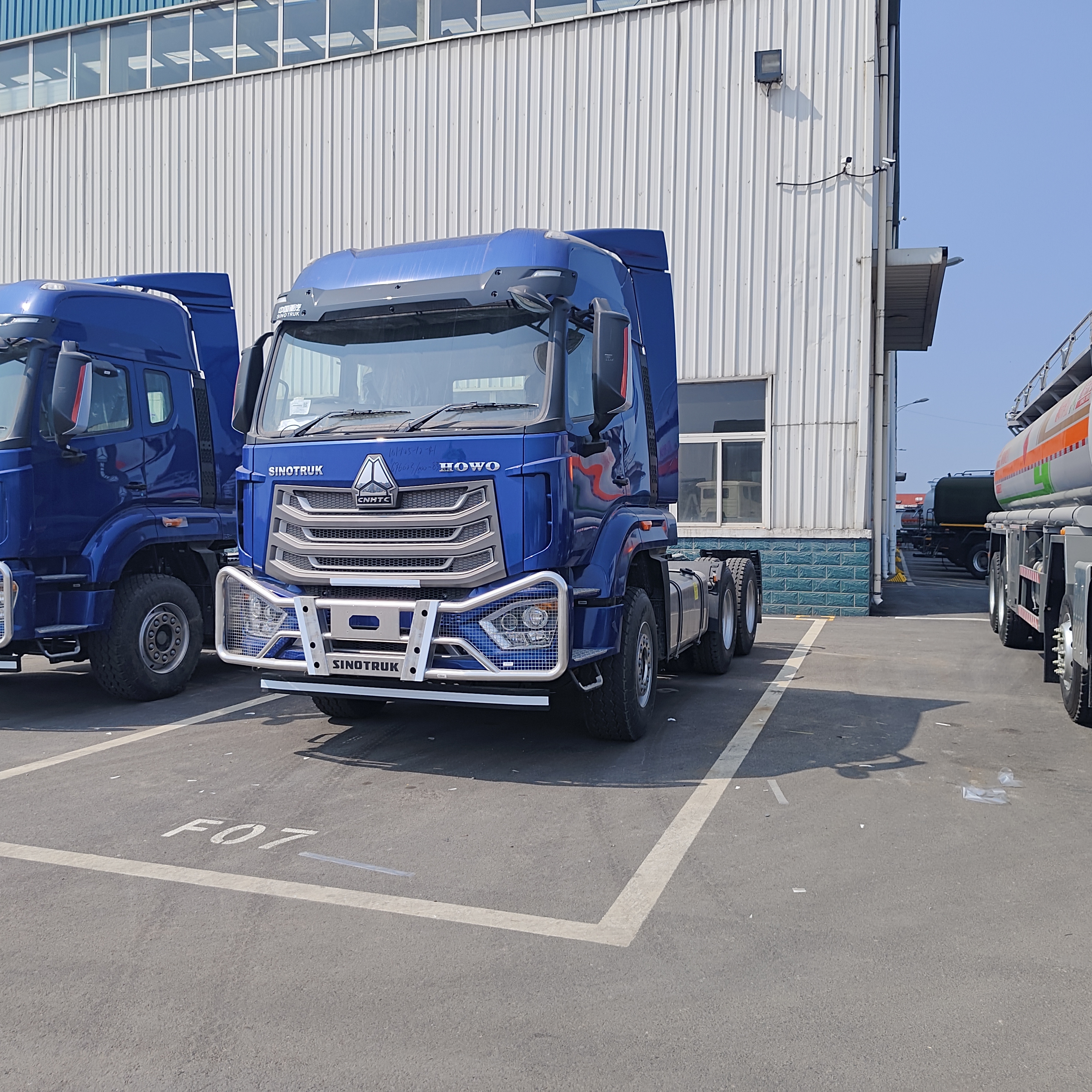 Ağır Yük Taşımacılığı için 380HP Motorlu ve Ağır Hizmet Çerçeveli HOWO NX 6×4 Traktör Kamyonu