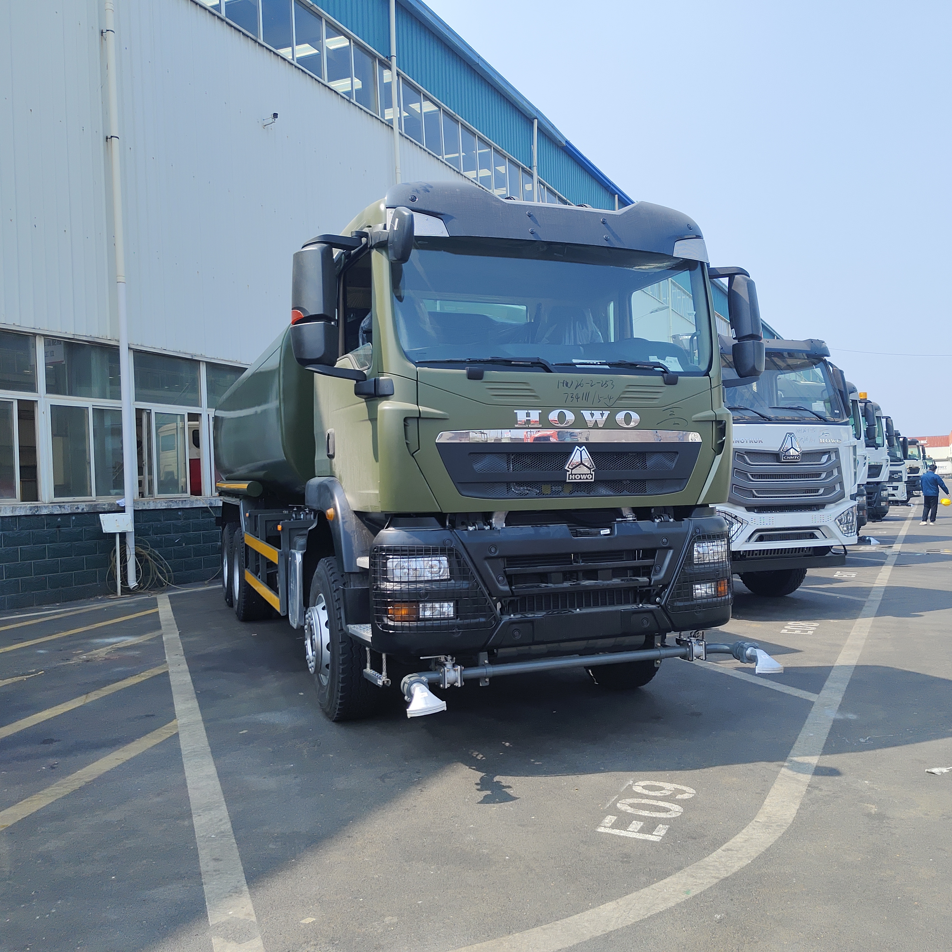 HOWO TX 6×4 Su Tankı Kamyonu, 20 T'lik yüklü Euro 2 Emisyon Standartı ve yol temizliği için 6×4 sürüş tekerleği