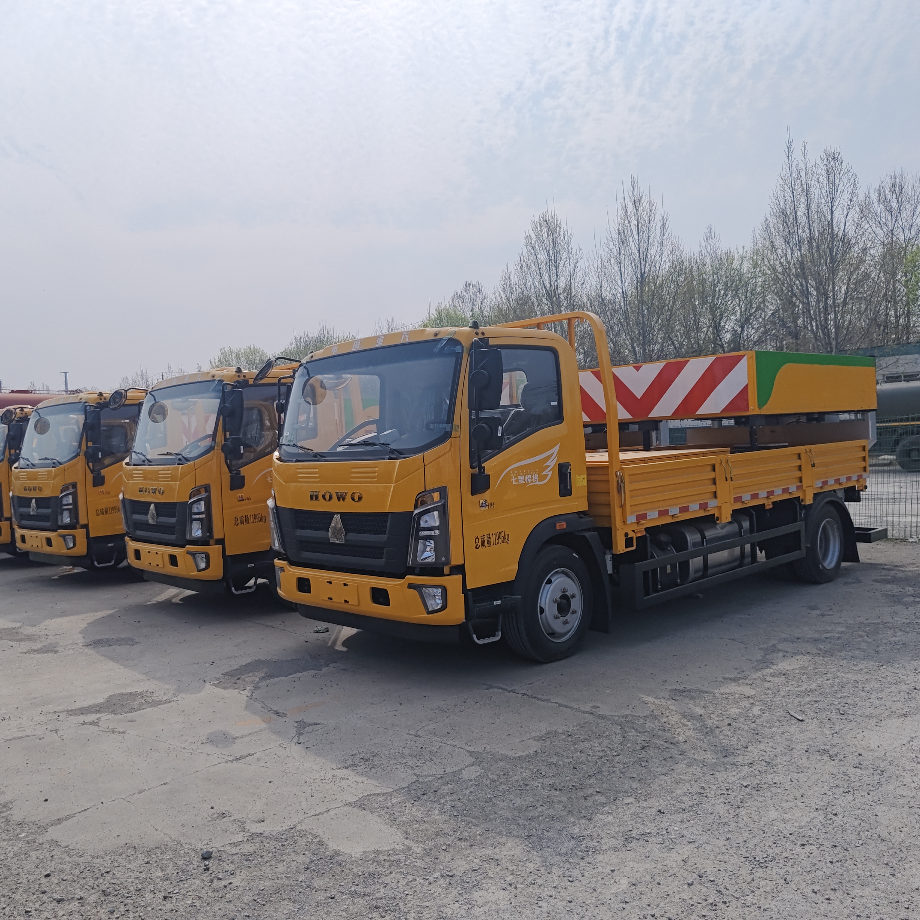 HOWO 4×2 Kaza Yastığı Kamyonu, Yüksek Performanslı Enerji Emimi ve Otoyol Güvenliği için Modüler Değiştirme Tasarımı
