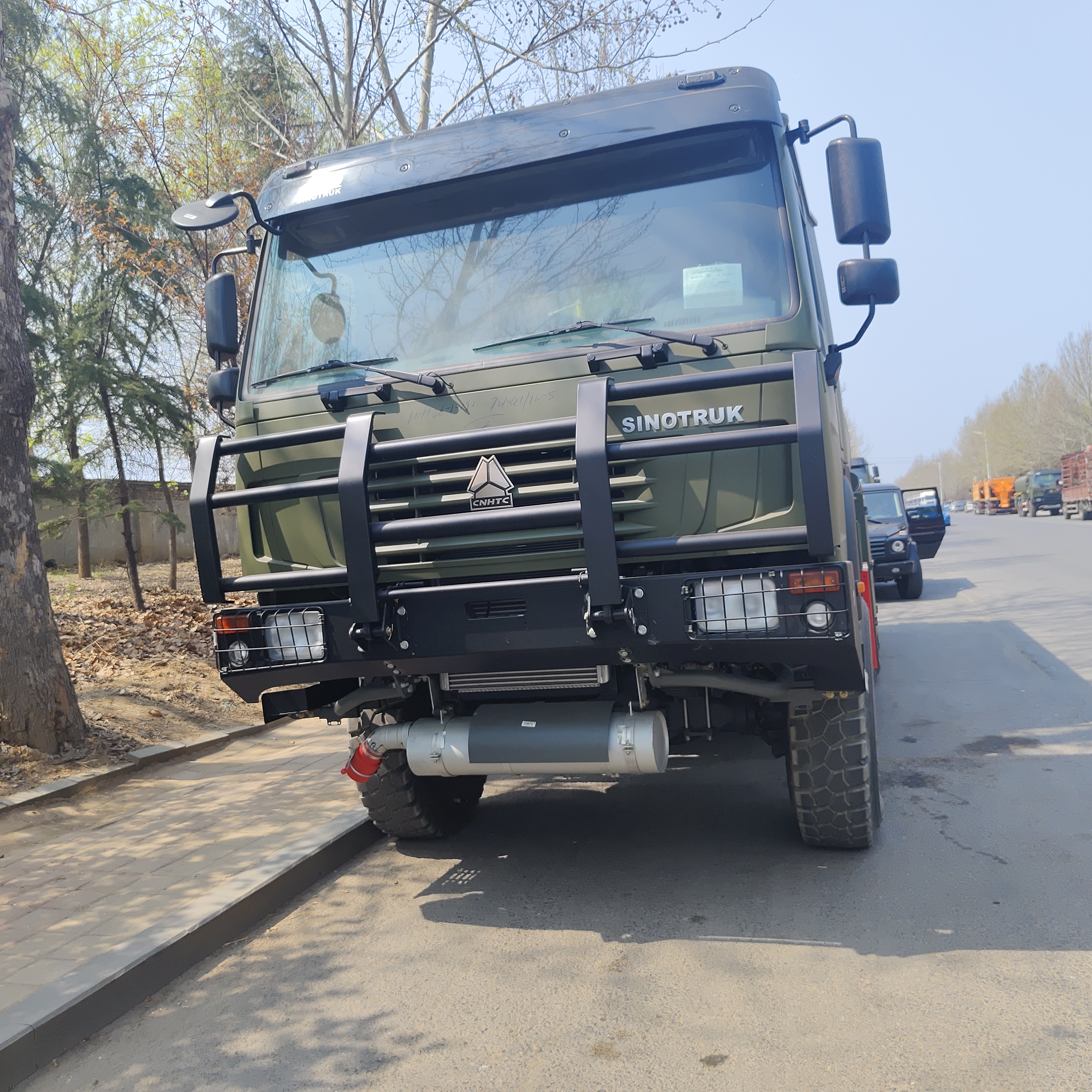 HOWO 6x6 Fuel Tanker Truck with 6×6 Drive, 371HP Engine, and 18000L-25000L Fuel Capacity for Rugged Transport
